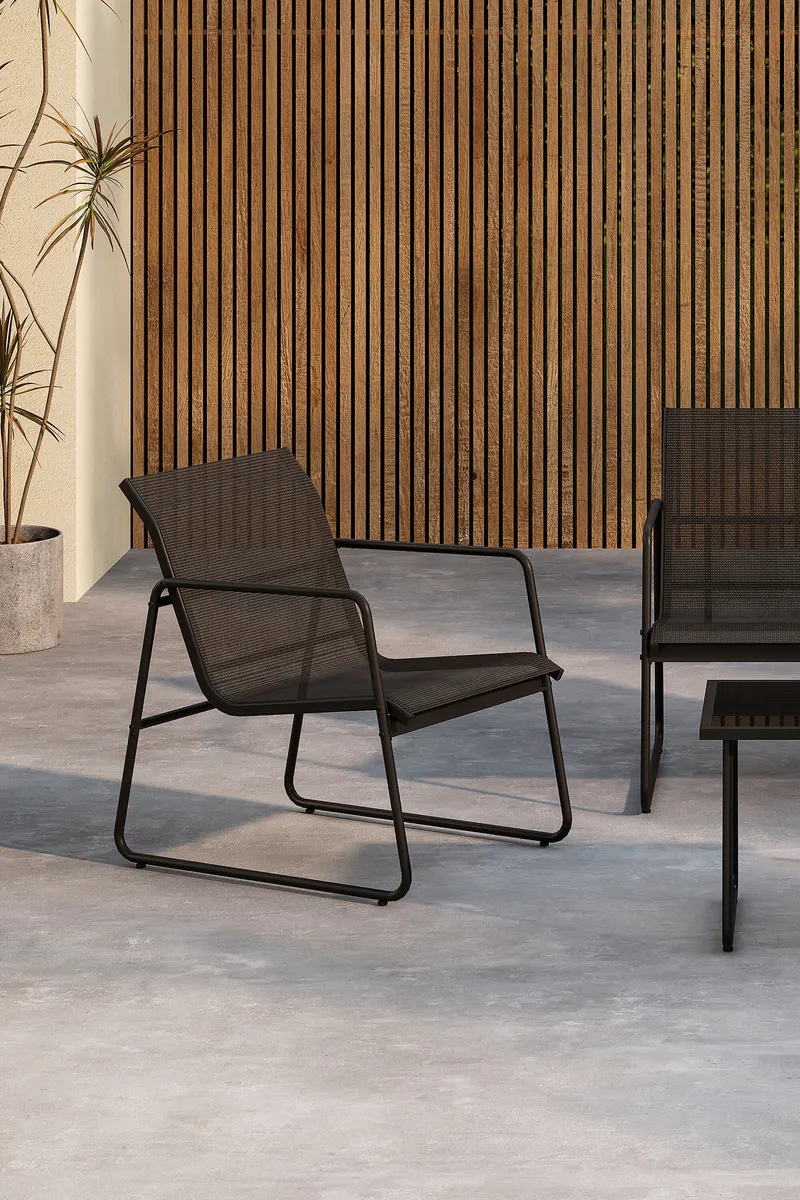 Scopello Gartenlounge mit Sofa, zwei Kufensesseln und Glastisch in Table:75 × 44,5 × 41Chair:71 × 56 × 75Sofa:71 × 110 × 75 cm, Schwarz, im Wohnraum, Ansicht 2