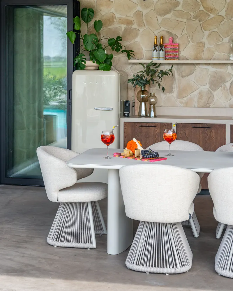 Senza Gartentisch Hellbeige von Richmond Interiors, Wohnbeispiel 7, im Wohnraum
