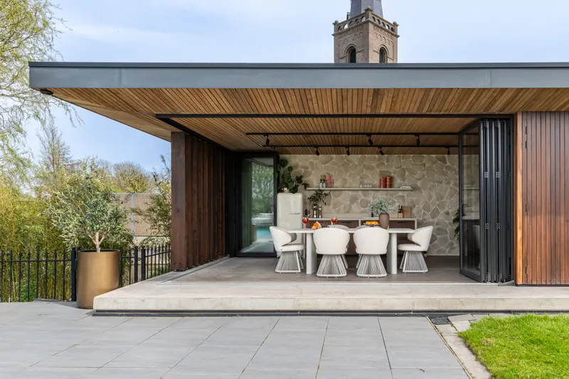 Senza Gartentisch Hellbeige von Richmond Interiors, Wohnbeispiel 9, im Wohnraum