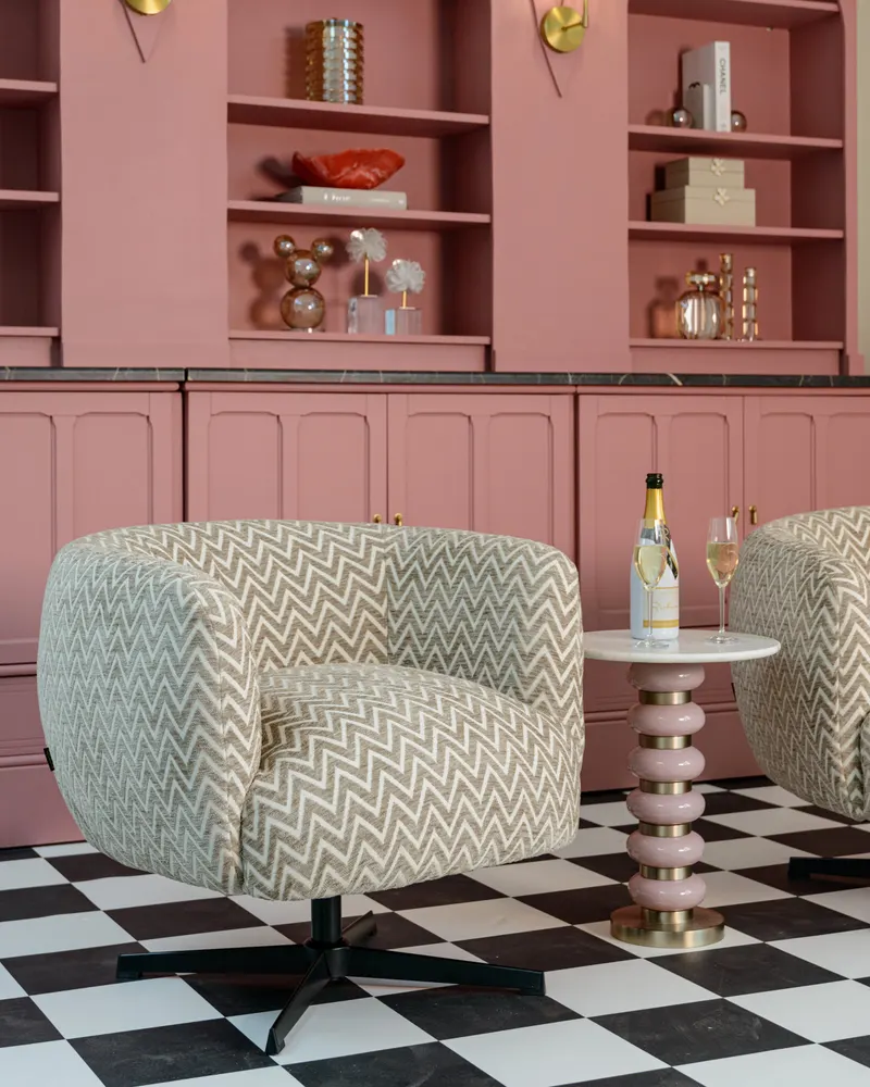 Sessel Estelle, Sand chevron, drehbar von Richmond Interiors, Wohnbeispiel 6, im Wohnraum