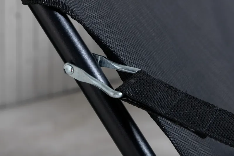 Seville klappbarer Liegestuhl mit Kopfkissen in Schwarz, PVC, im Wohnraum, Ansicht 4