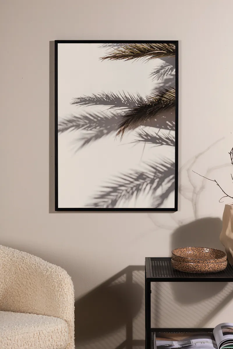 Shadow Poster mit Palmwedeln und ihren Schatten in 70 × 50 cm, im Wohnraum, Ansicht 1