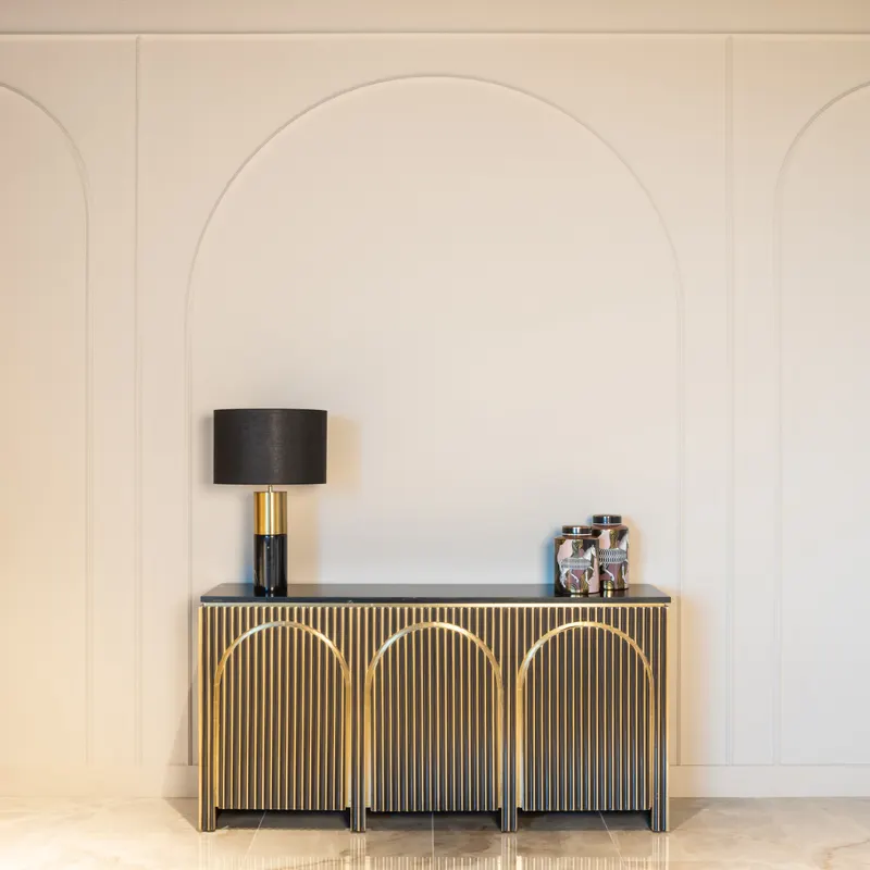 Sideboard Les Arcs, gebürstetes Gold von Richmond Interiors, Wohnbeispiel 6, im Wohnraum