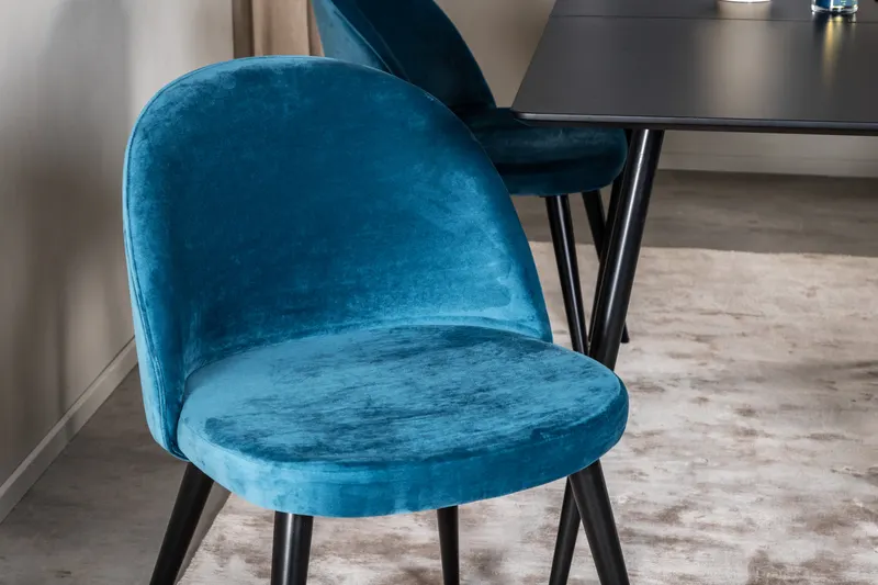 Silar & Velvet Essgruppe mit rechteckigem Esstisch und 4 Samtstühlen in Blau, Gestell Schwarz, im Wohnraum, Ansicht 3