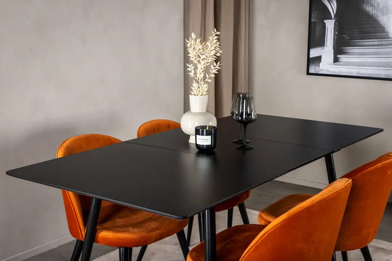 Silar & Velvet Essgruppe mit rechteckigem Esstisch und 4 Samtstühlen in Rostorange, Gestell Schwarz, im Wohnraum, Ansicht 4
