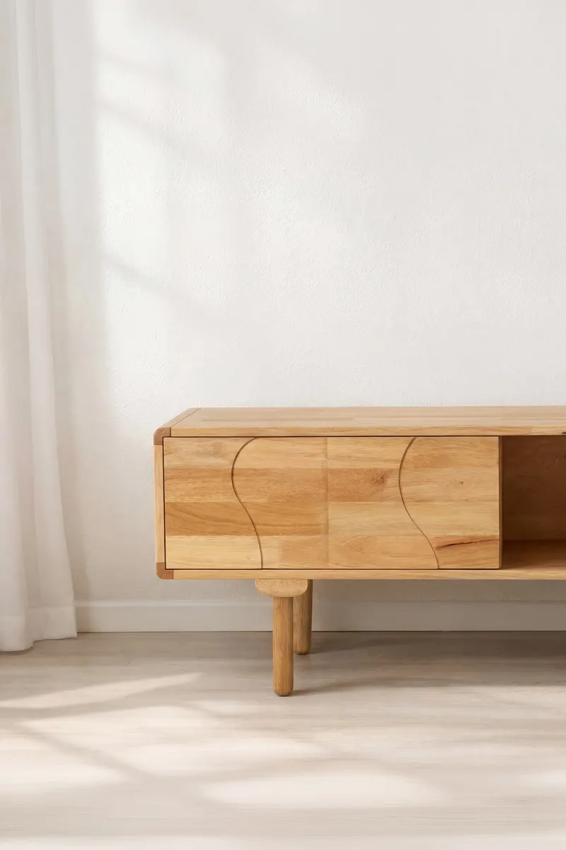 Skärhamn Sideboard aus Kautschukholz in 45 × 200 × 55 cm, im Wohnraum, Ansicht 2