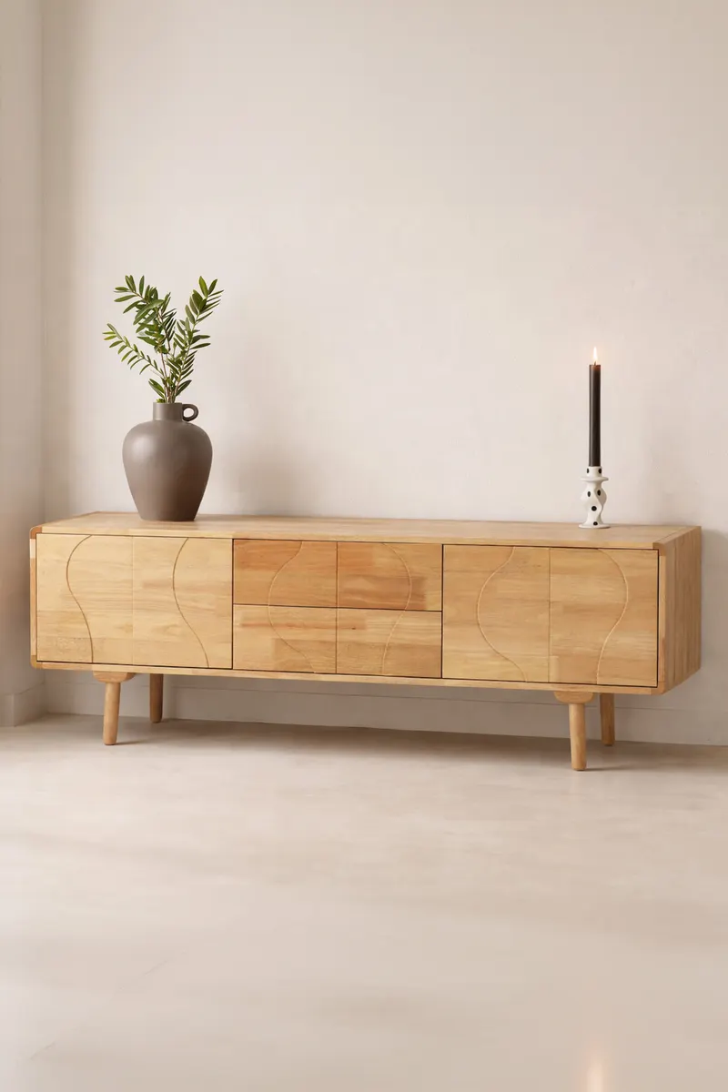 Skärhamn Sideboard aus Kautschukholz in 45 × 180 × 65 cm, im Wohnraum, Ansicht 1