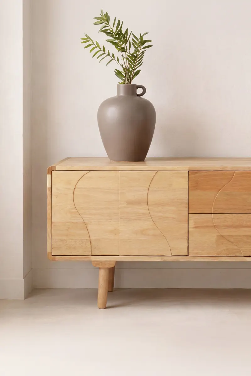 Skärhamn Sideboard aus Kautschukholz in 45 × 180 × 65 cm, im Wohnraum, Ansicht 3