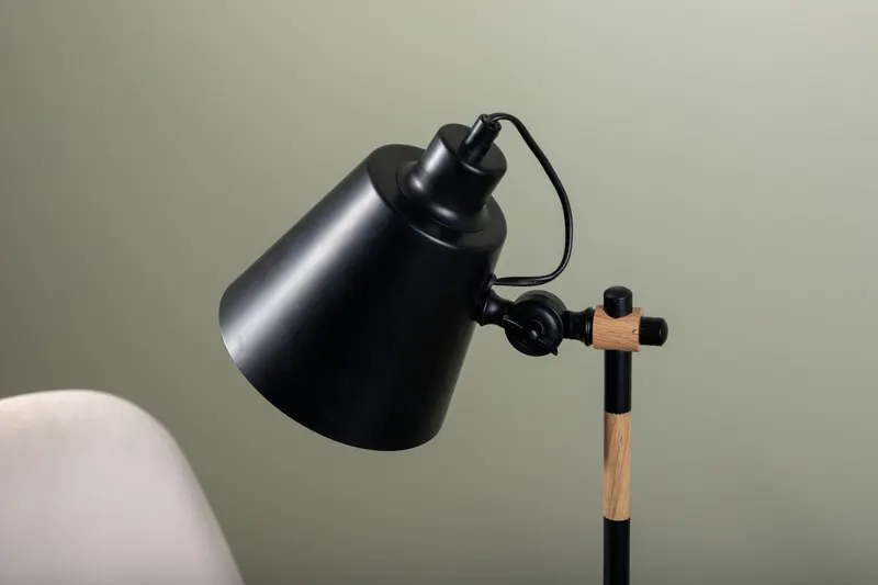 Skott Tischlampe, im Wohnraum, Ansicht 2