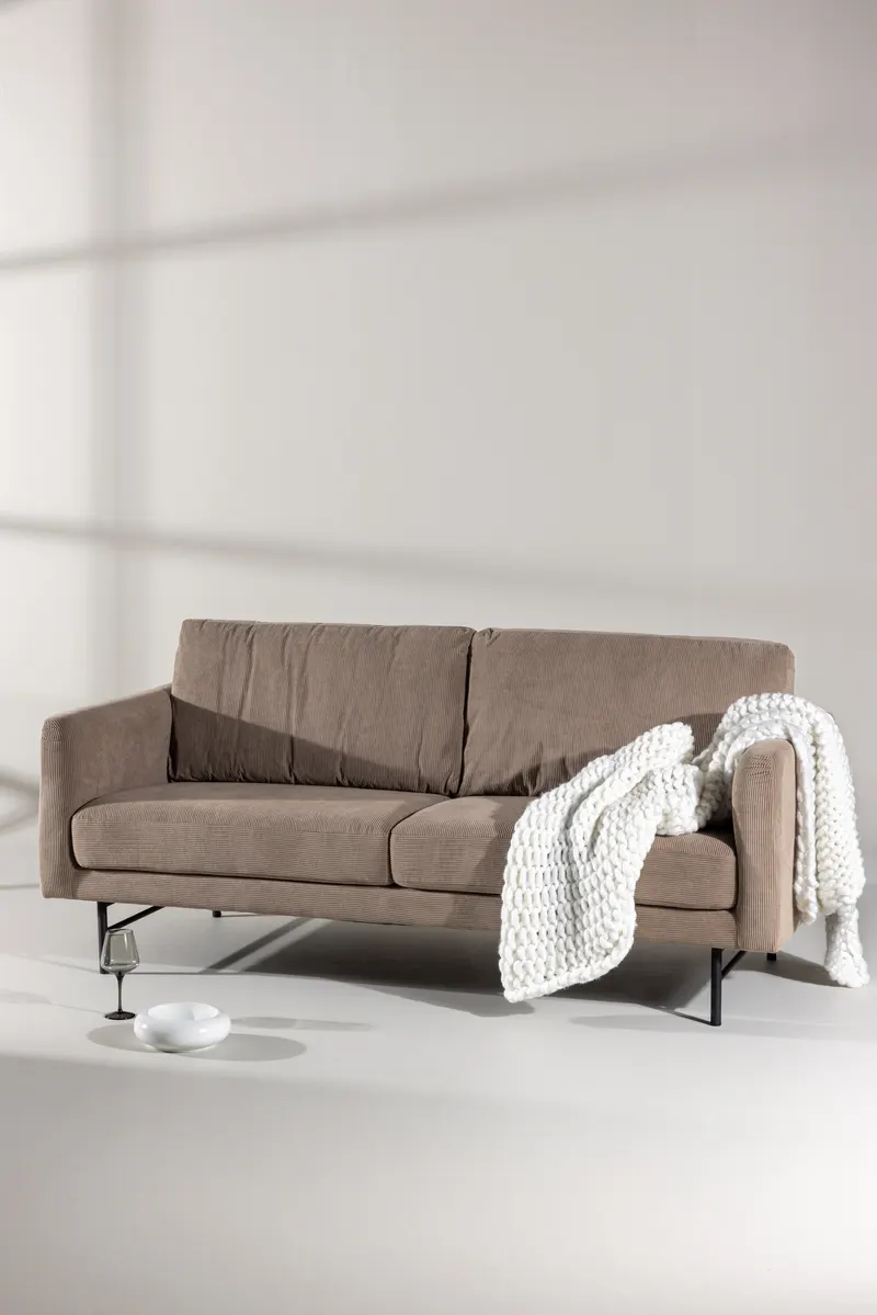 Sky 3-Sitzer-Sofa mit Metallbeinen in Braun, Gestell Schwarz, im Wohnraum, Ansicht 1
