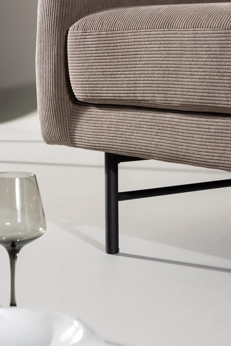 Sky 3-Sitzer-Sofa mit Metallbeinen in Braun, Gestell Schwarz, im Wohnraum, Ansicht 3
