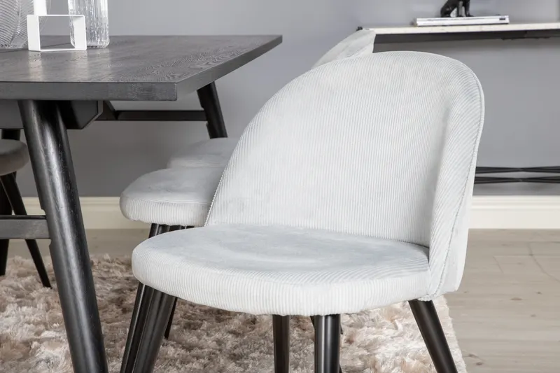 Sleek & Velvet Essgruppe mit rechteckigem Esstisch und 6 Polsterstühlen in Hellgrau, Gestell Schwarz, im Wohnraum, Ansicht 3