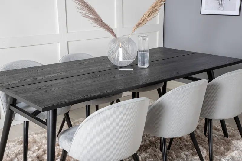 Sleek & Velvet Essgruppe mit rechteckigem Esstisch und 6 Polsterstühlen in Hellgrau, Gestell Schwarz, im Wohnraum, Ansicht 4