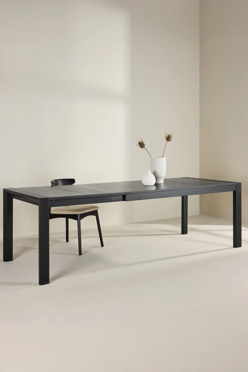 Slider Esstisch aus Eiche, ausziehbar in Schwarz, im Wohnraum, Ansicht 2