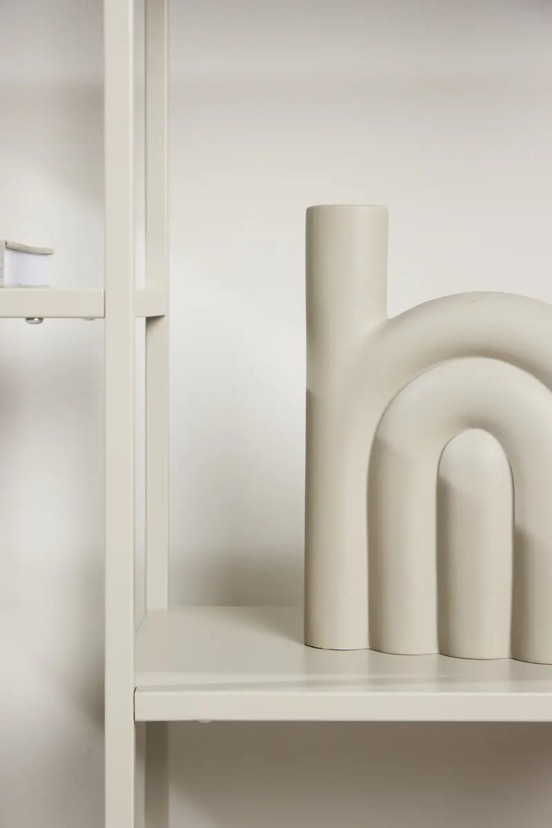 Staal Beistelltisch aus pulverbeschichtetem Stahl in 80 × 80 × 26 cm, Beige, im Wohnraum, Ansicht 4