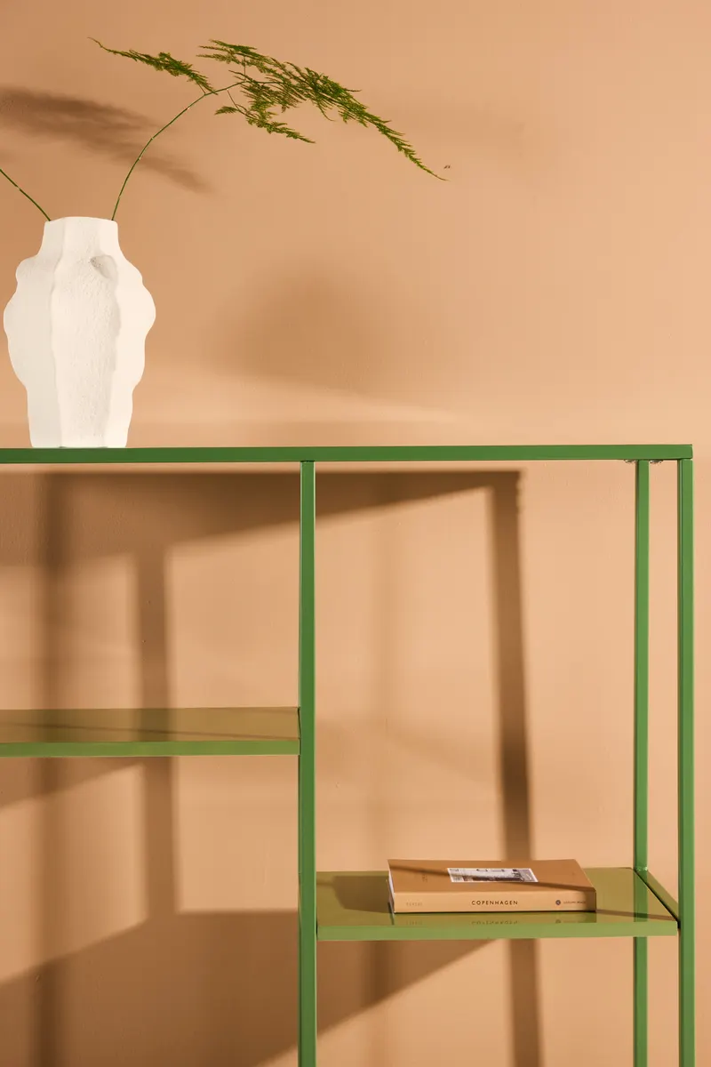 Staal Regal mit versetzten Böden in 80 × 26 × 80 cm, Grün, im Wohnraum, Ansicht 3