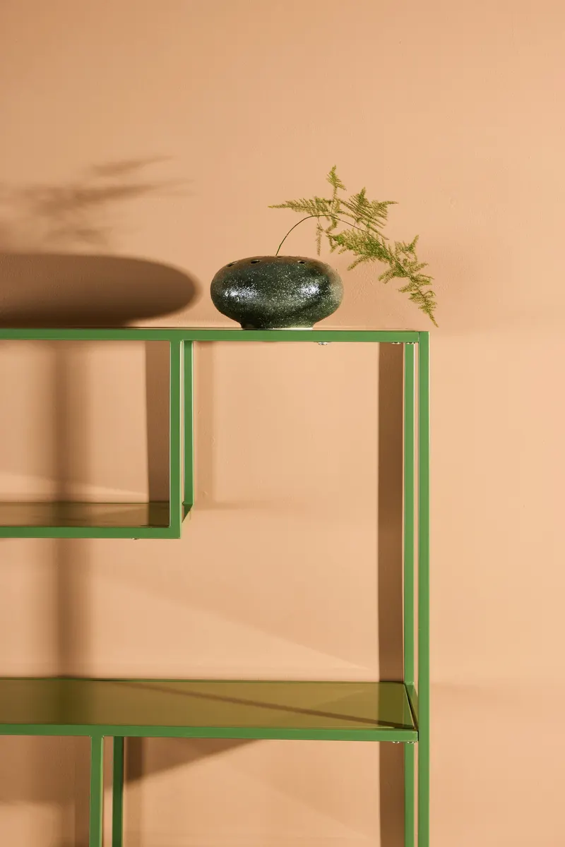 Staal Regal mit versetzten Böden in 80 × 26 × 164 cm, Grün, im Wohnraum, Ansicht 2