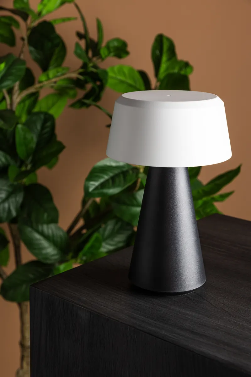 Statford Gartenlampe mit Kegelfuß und Schirm, im Wohnraum, Ansicht 3