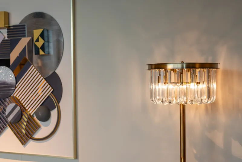 Stehleuchte Dagmar, Bronzefarben von Richmond Interiors, Wohnbeispiel 7, im Wohnraum