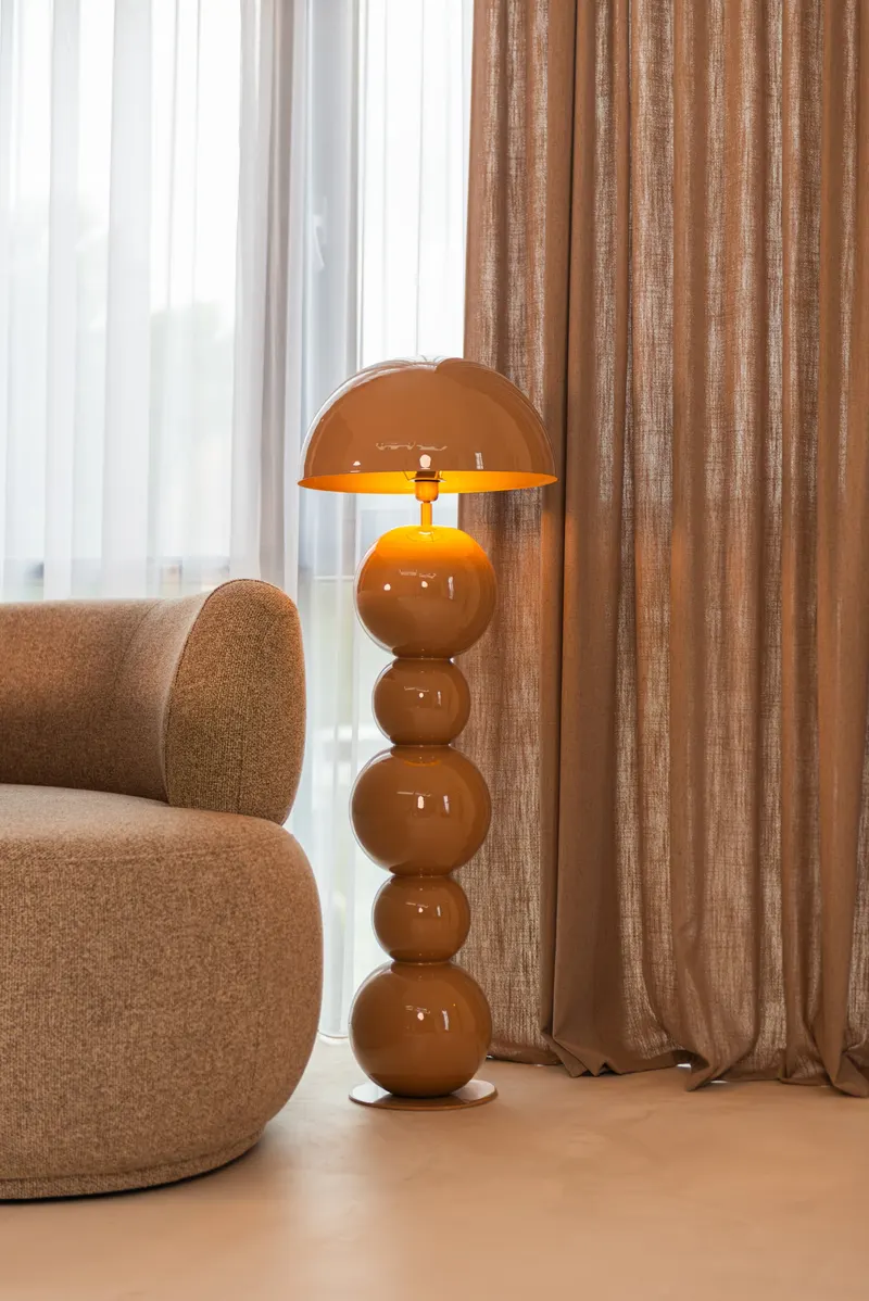 Stehleuchte Hasden, Mocha mousse von Richmond Interiors, Wohnbeispiel 3, im Wohnraum