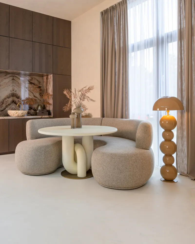 Stehleuchte Hasden, Mocha mousse von Richmond Interiors, Wohnbeispiel 4, im Wohnraum