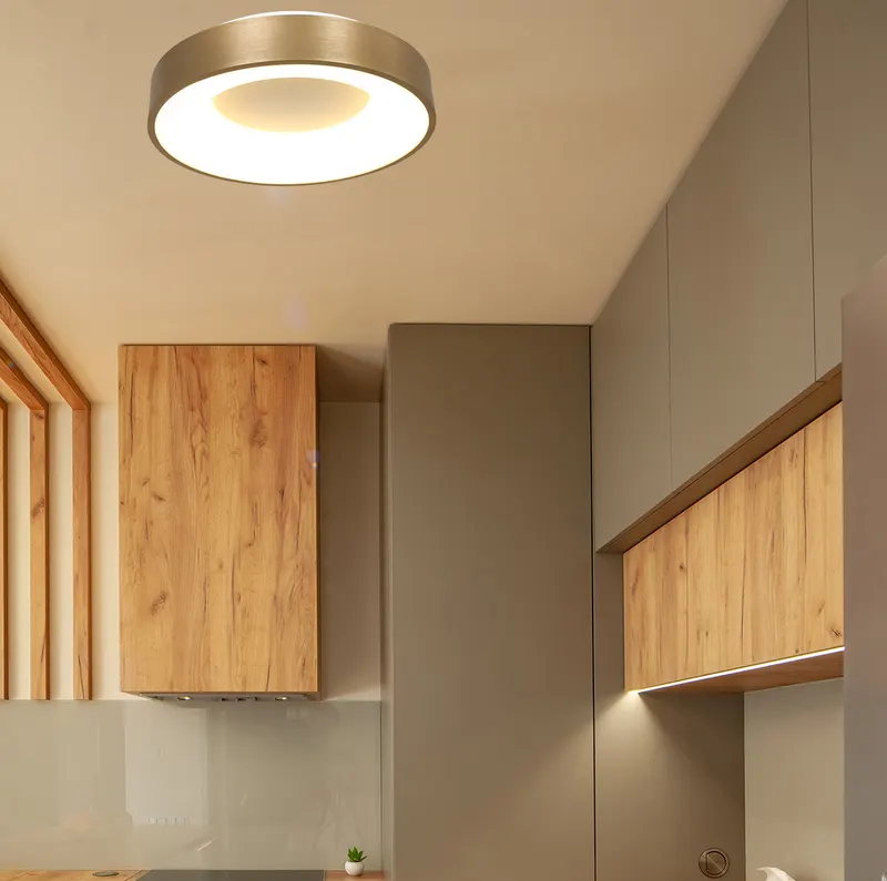 Ringlede LED-Deckenleuchte mit rundem Schirm in Gold, Weiß, Ansicht 2