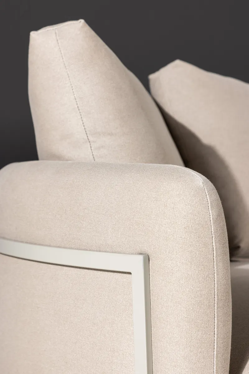 Stellar 4-Sitzer-Sofa mit runder Form, im Wohnraum, Ansicht 3