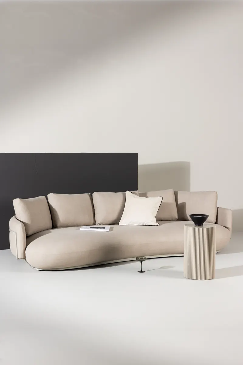 Stellar 4-Sitzer-Sofa mit runder Form, im Wohnraum, Ansicht 1