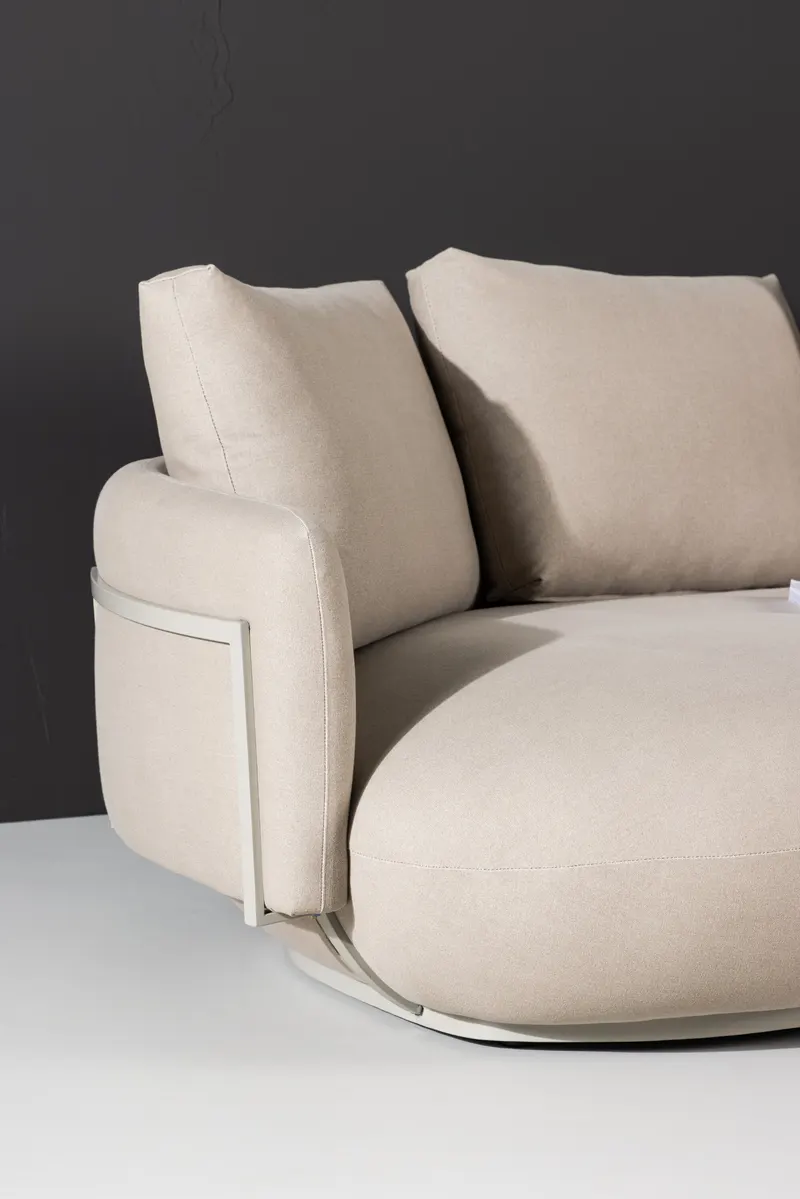 Stellar 4-Sitzer-Sofa mit runder Form, im Wohnraum, Ansicht 2