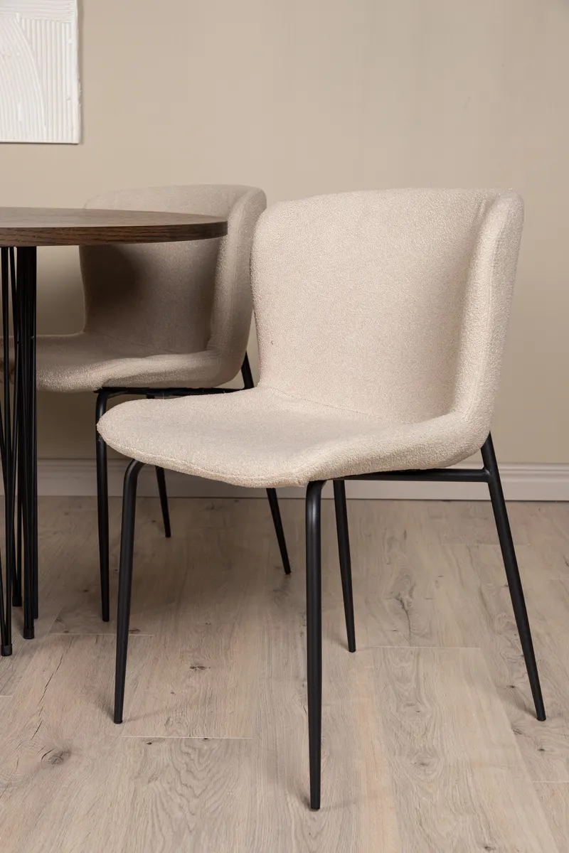 Stone & Modesto Essgruppe mit rundem Esstisch und 4 Bouclé-Stühlen in Beige, Gestell Schwarz, im Wohnraum, Ansicht 2