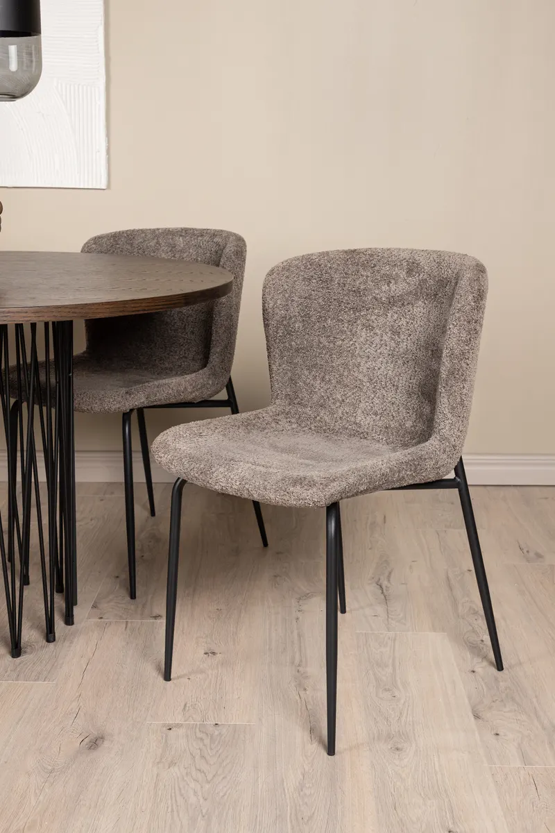 Stone & Modesto Essgruppe mit rundem Esstisch und 4 Bouclé-Stühlen in Braun, Gestell Schwarz, im Wohnraum, Ansicht 2
