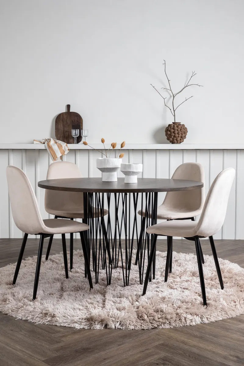 Stone & Polar Essgruppe mit rundem Esstisch und 4 Samtstühlen in Beige, Gestell Schwarz, im Wohnraum, Ansicht 1