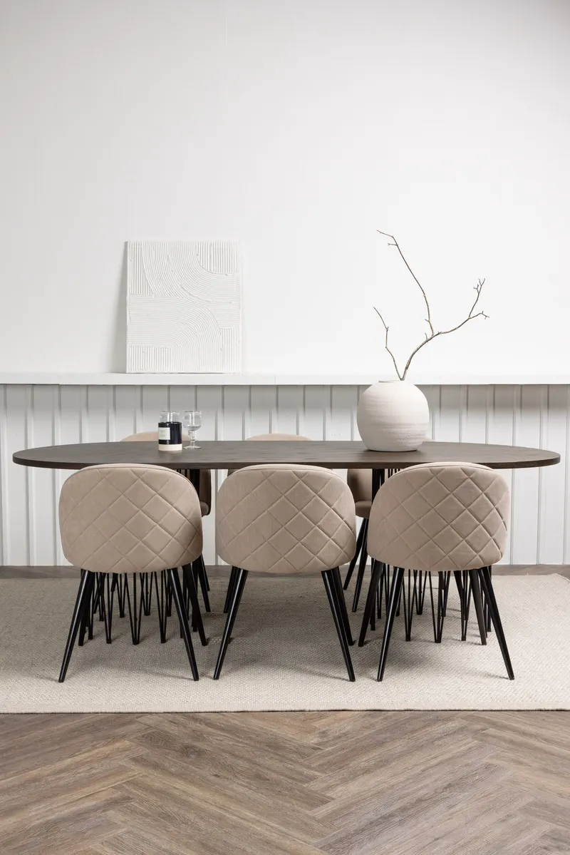 Stone & Velvet Essgruppe mit ovalem Esstisch und 6 Polsterstühlen in Beige, Gestell Schwarz, im Wohnraum, Ansicht 1