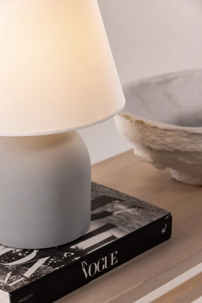 Styrsö Tischlampe, im Wohnraum, Ansicht 4