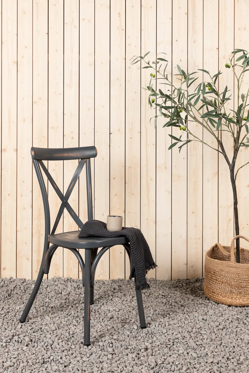 Tablas Gartenstuhl mit gekreuzter Rückenlehne, im Wohnraum, Ansicht 1