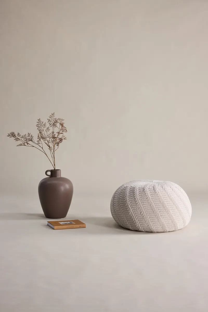 Ted runder Pouf, im Wohnraum, Ansicht 1