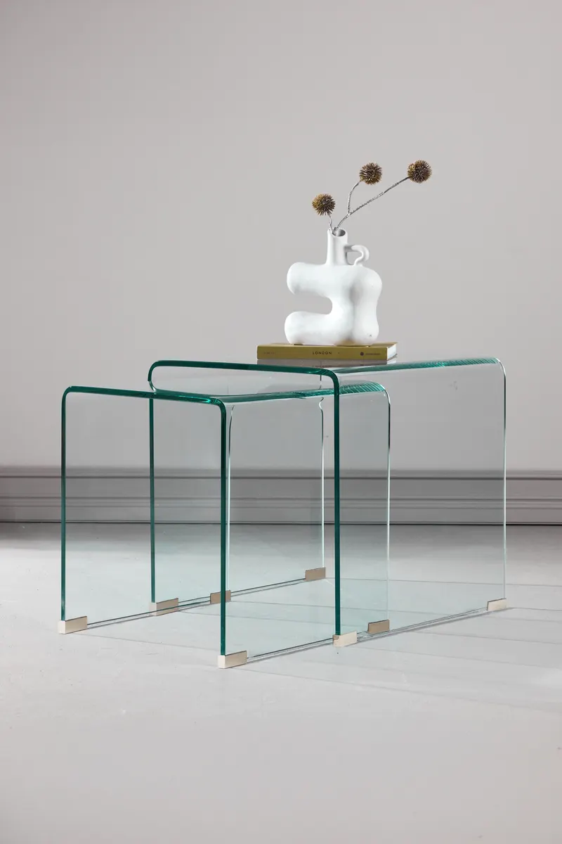 Telemark Satztisch-Set aus gebogenem Glas in Klar, Gestell Transparent, im Wohnraum, Ansicht 1