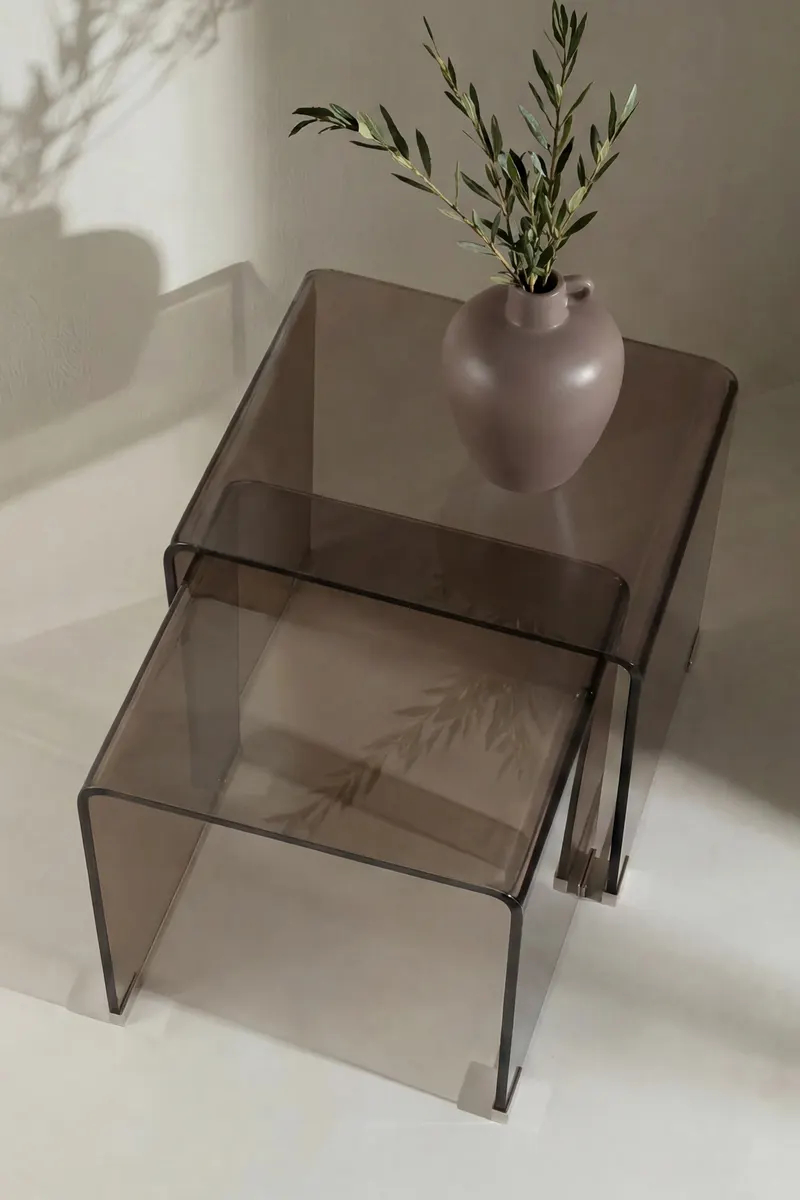 Telemark Satztisch-Set aus gebogenem Glas in Braun, im Wohnraum, Ansicht 2