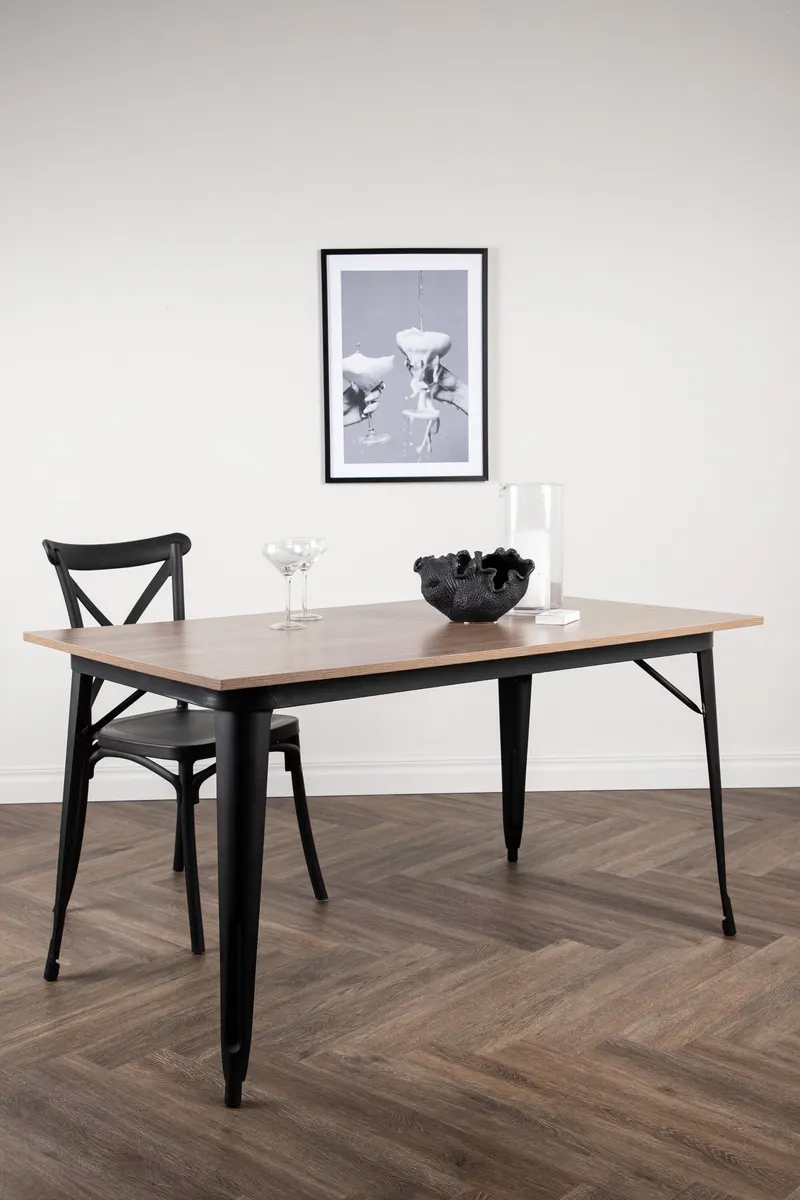 Tempe Esstisch mit Stahlbeinen in 140 × 80 cm, Walnuss, Gestell Schwarz, im Wohnraum, Ansicht 1