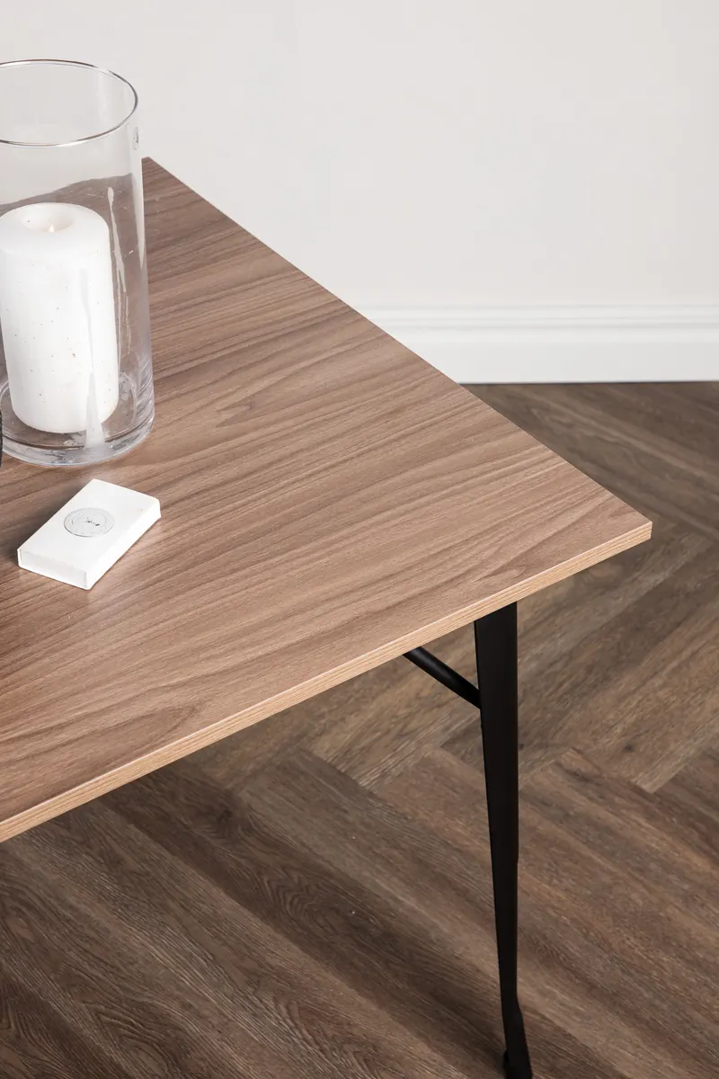 Tempe Esstisch mit Stahlbeinen in 140 × 80 cm, Walnuss, Gestell Schwarz, im Wohnraum, Ansicht 2