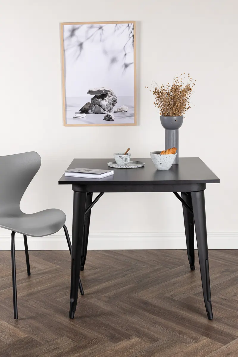 Tempe Esstisch mit Stahlbeinen in 80 × 80 cm, Schwarz, im Wohnraum, Ansicht 1