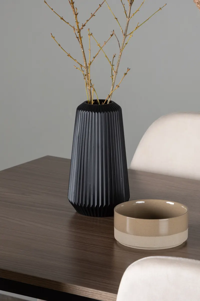 Tempe & Polar Essgruppe mit Esstisch 140 × 80 cm und 4 Samtstühlen in Beige, Gestell Schwarz, im Wohnraum, Ansicht 4