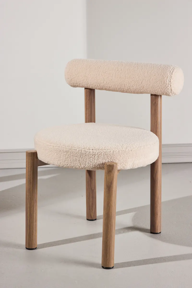 Tillo Esszimmerstuhl aus Bouclé mit rundem Sitz, im Wohnraum, Ansicht 1