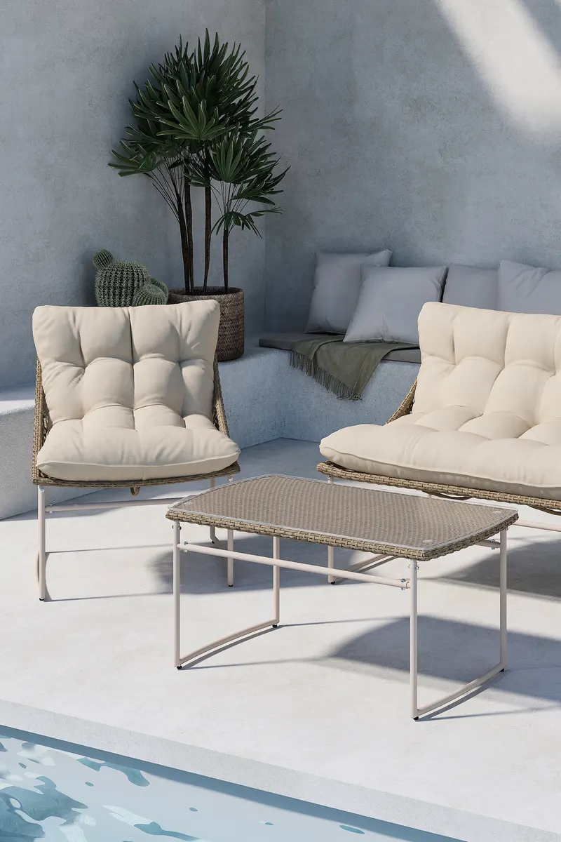 Tina Gartenlounge mit Sofa, zwei Sesseln und Glastisch in Table:95 × 50 × 45Chair:71 × 66 × 75Sofa:171 × 118 × 75 cm, Klar, Gestell Beige, im Wohnraum, Ansicht 2