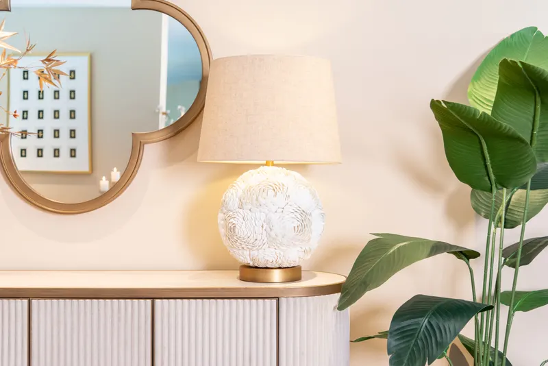 Tischleuchte Jamie, Weiß von Richmond Interiors, Wohnbeispiel 6, im Wohnraum