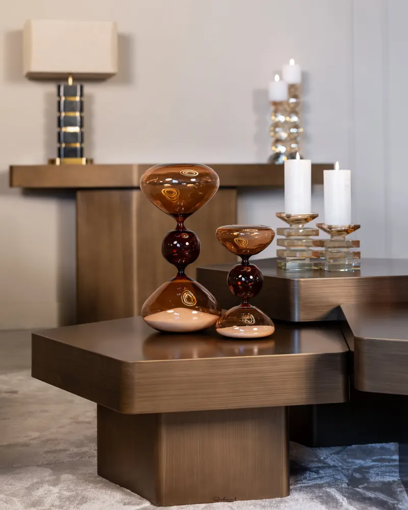 Tischleuchte Lenore, Goldfarben von Richmond Interiors, Wohnbeispiel 13, im Wohnraum