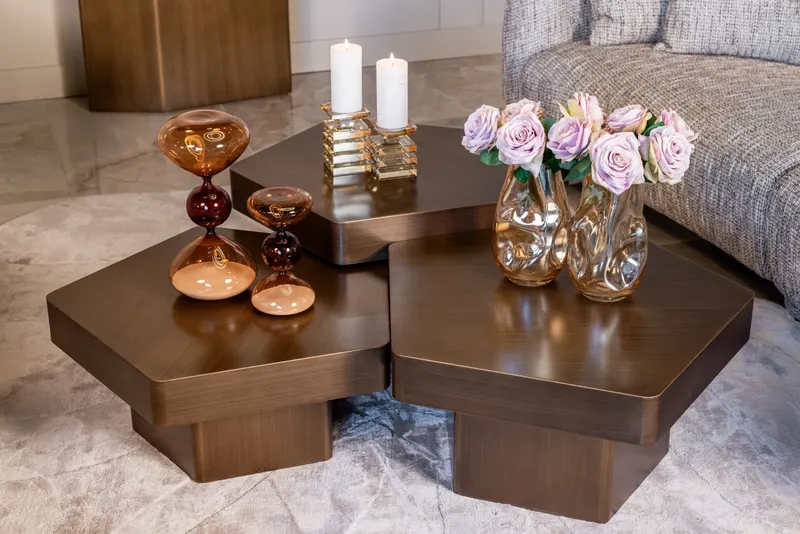 Tischleuchte Lenore, Goldfarben von Richmond Interiors, Wohnbeispiel 17, im Wohnraum