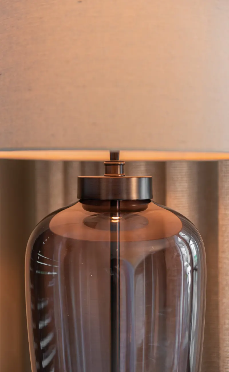 Tischleuchte Monsoe, Smoke von Richmond Interiors, Wohnbeispiel 5, im Wohnraum