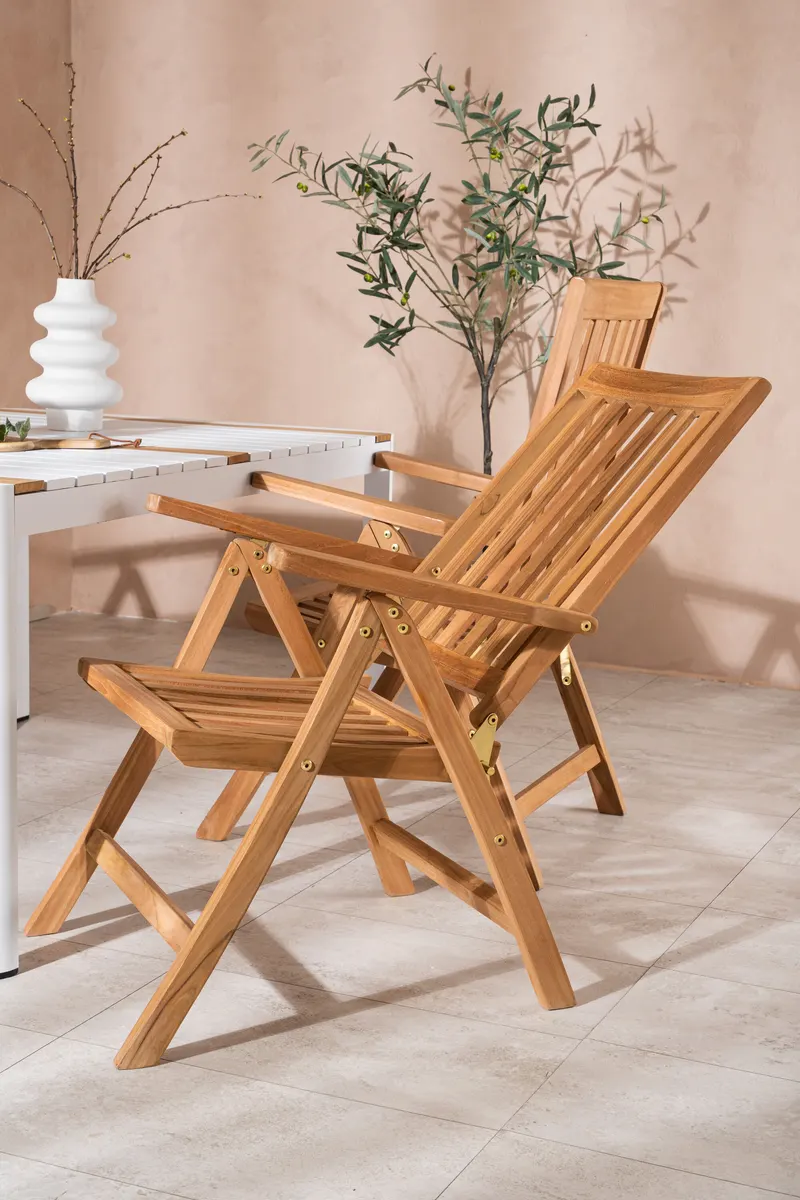 Togo & Kenya Gartenmöbel-Set mit Tisch und 4 Teak-Klappstühlen in Weiß, im Wohnraum, Ansicht 5