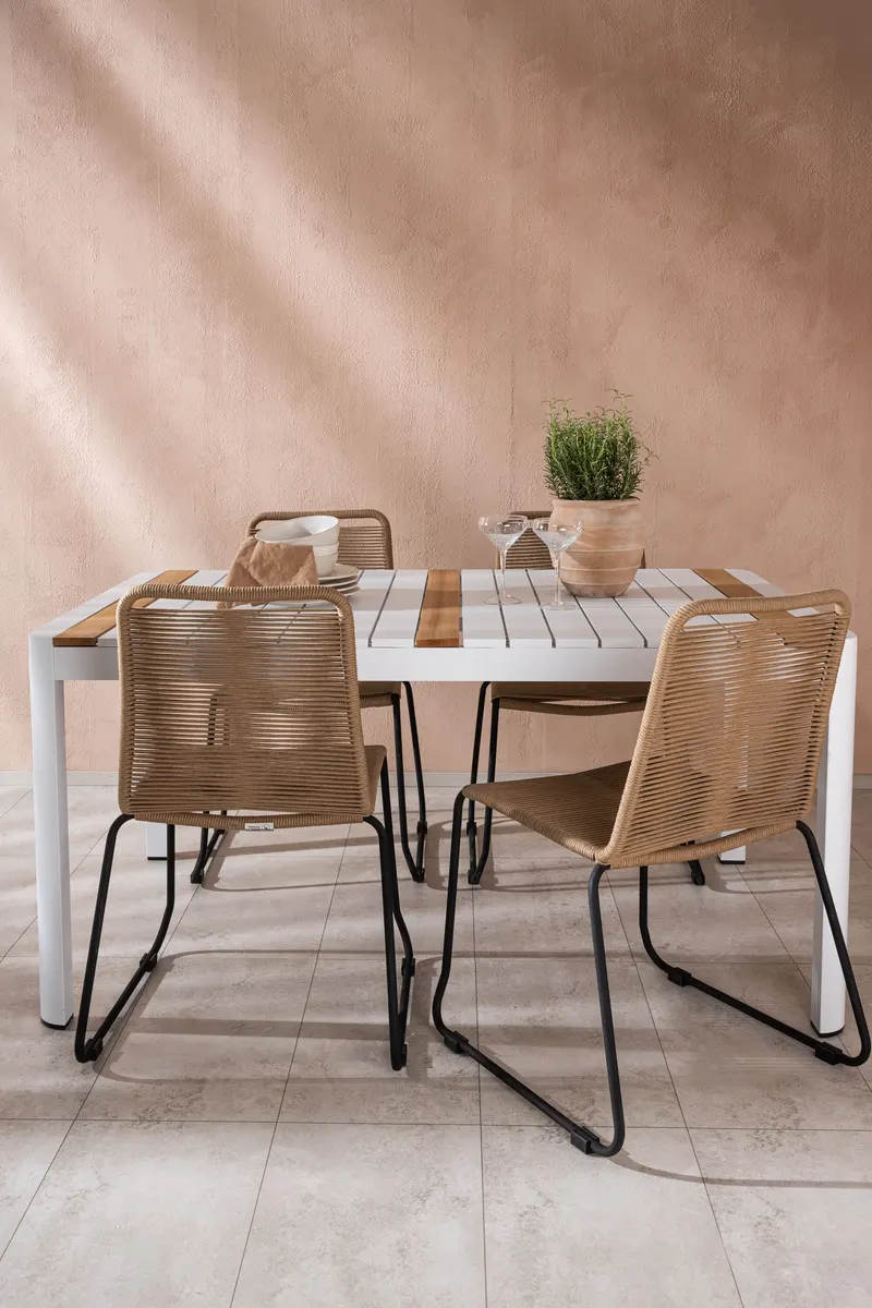 Togo & Lindos Gartenmöbel-Set mit Tisch 150 × 90 cm und 4 Seilstühlen in Weiß, im Wohnraum, Ansicht 1